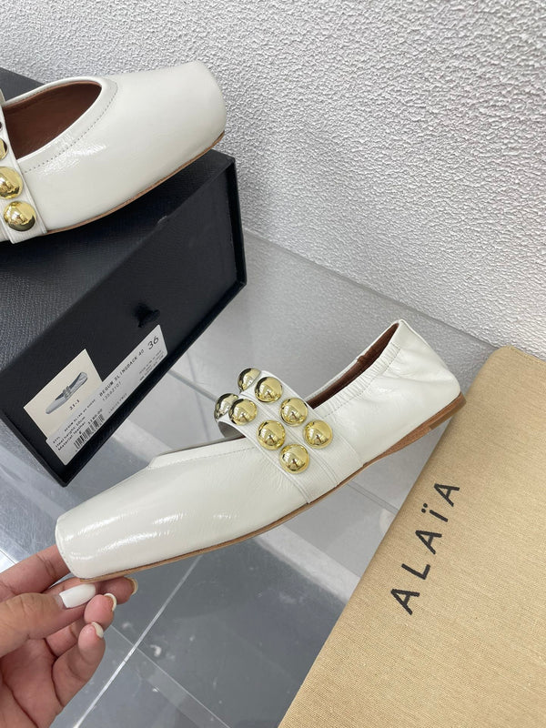 ALAIA MARY JANE PEARL IN GLOSSY WHITE LAMBSKIN