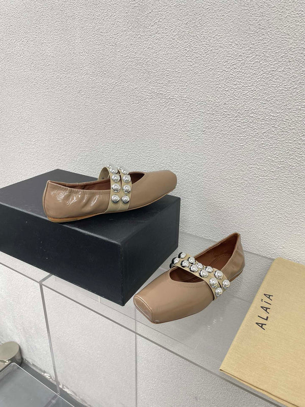 ALAIA MARY JANE PEARL IN GLOSSY BEIGE LAMBSKIN