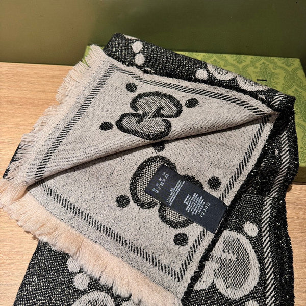 SCIARPA 195 CM IN LANA GG LAMÉ JACQUARD NERO E GRIGIO CHIARO 403977