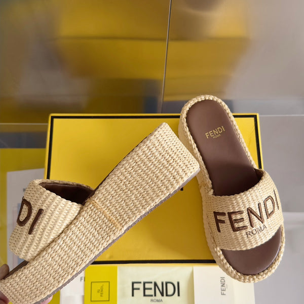 Ciabatte flatform FF Sunshine 65 in fibra di pelle marrone e cotone beige