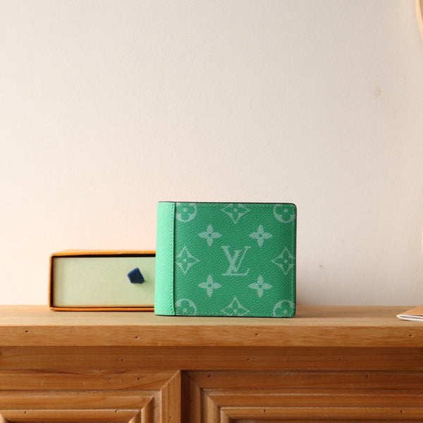 Portafoglio multiplo LV M30995 in tela monogramma verde e pelle Taïga 180059