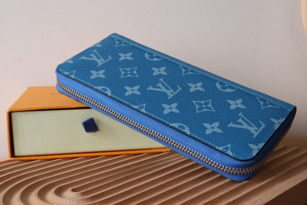 LV Zippy Vertical Wallet Blue Monogram Canvas & Taïga Leather 180068