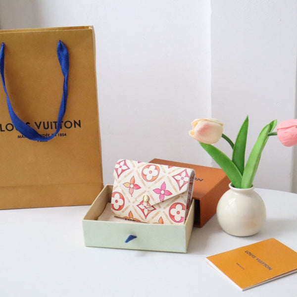 Portafoglio LV By the Pool Victorine in tela monocolore rosa con stampa a piastrelle 204713