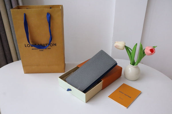 LV M11580 Brazza Wallet Gray Blue Cowhile 224132