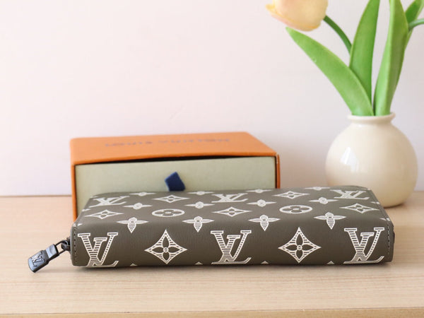 LV M12578 Zipper Wallet Anthracite Grey Monogram Cowhide 224284