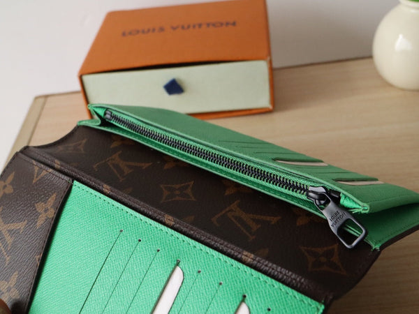 LV M81538 Brazza Wallet Green Monogram Canvas & Calfskin 224093