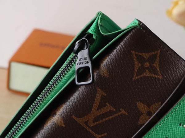 LV M81538 Brazza Wallet Green Monogram Canvas & Calfskin 224093