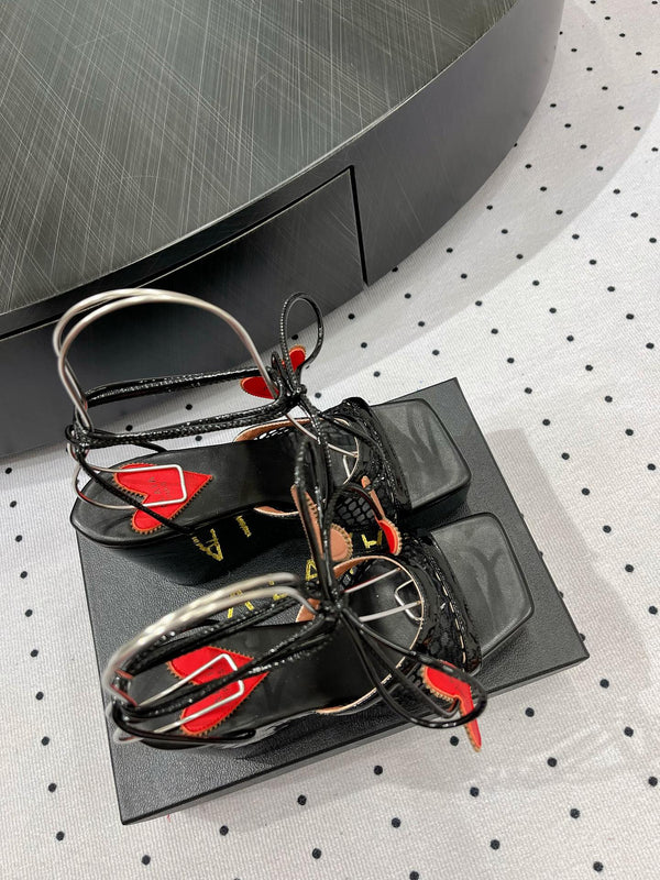 SANDALI ALAIA BANQUET CON ZEPPA IN PELLE DI AGNELLO NERA CON CUORE ROSSO