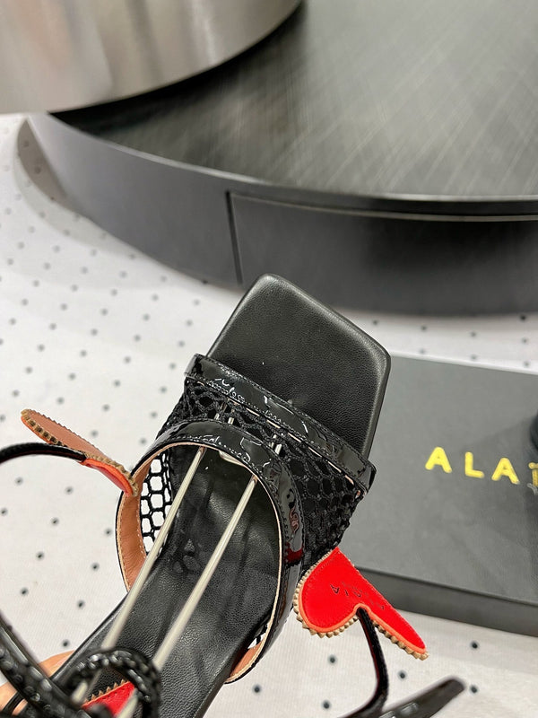 SANDALI ALAIA BANQUET CON ZEPPA IN PELLE DI AGNELLO NERA CON CUORE ROSSO