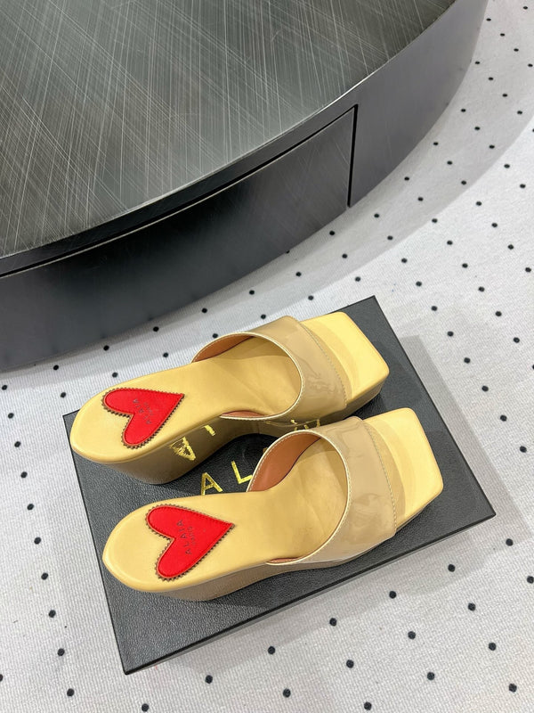 Alaila High Sandal 115mm In Beige Glossy Lambskin 954870