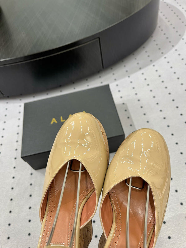 Alaila Wedge Sandals 115mm In Beige Glossy Lambskin 954881