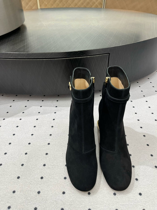 Viv Simple Elegant Boots Black Sheep Suede 365208