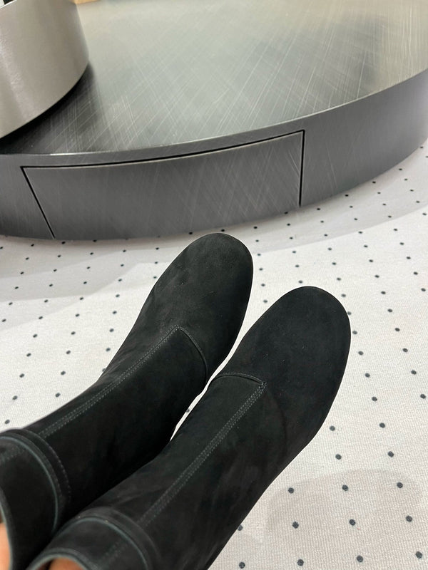 Viv Simple Elegant Boots Black Sheep Suede 365208