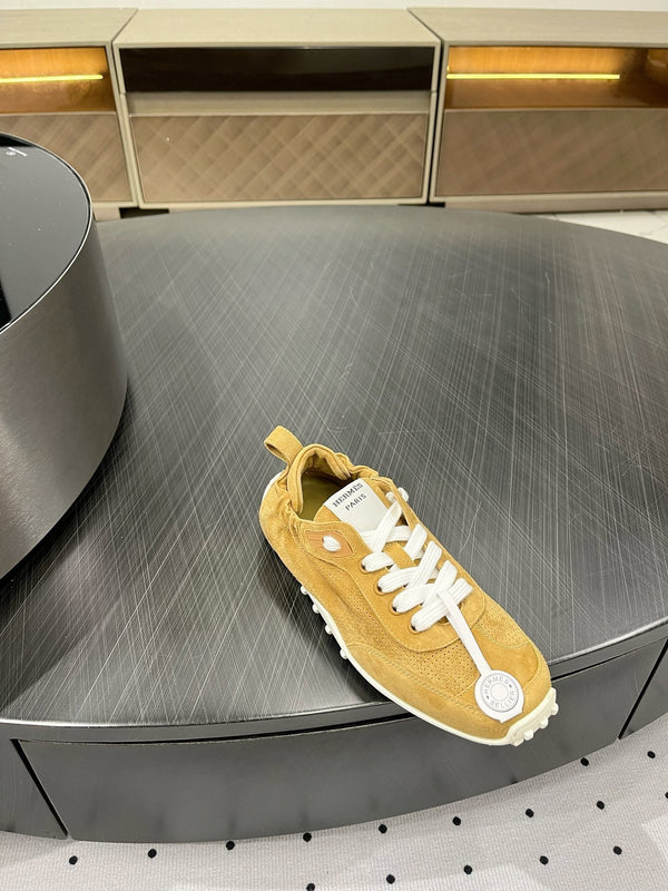 HM Sneaker 10mm In Light Yellow Brown Suede  954742