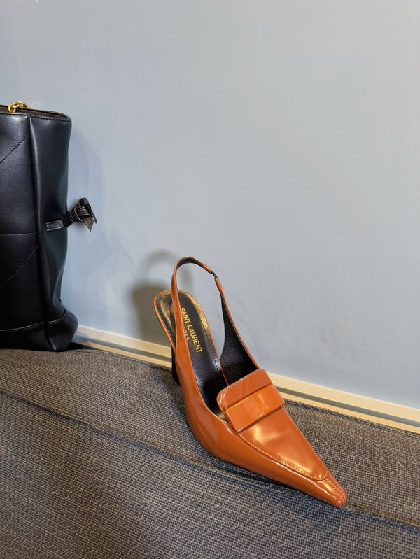 POINTED-TOE SLINGBACK PUMPS IN TANGERINE ORANGE SHINY CALFSKIN