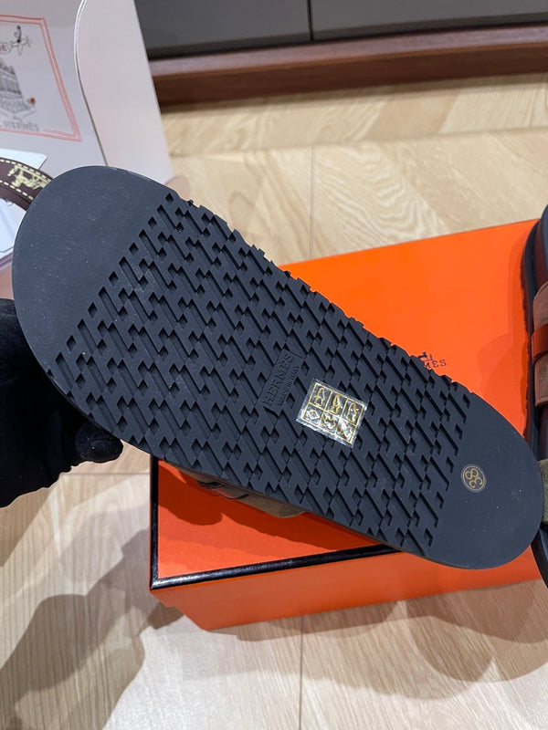 Sandalo HM 25 Jackson in pelle scamosciata color cachi e vitello nero