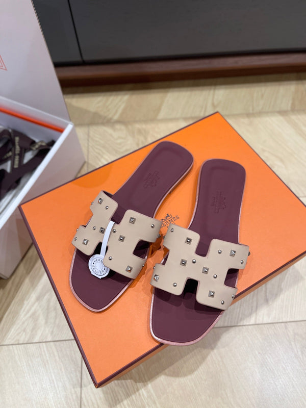HM 25 Oran sandal Calfskin and Studs 245723