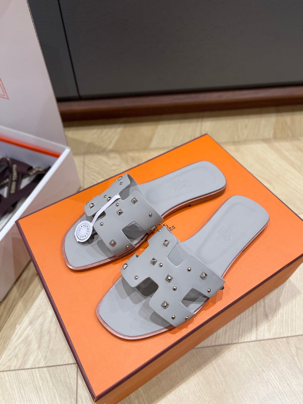 HM 25 Oran sandal Calfskin and Studs 245723