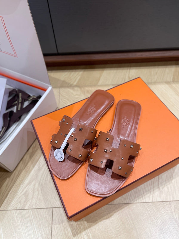 HM 25 Oran sandal Calfskin and Studs 245723