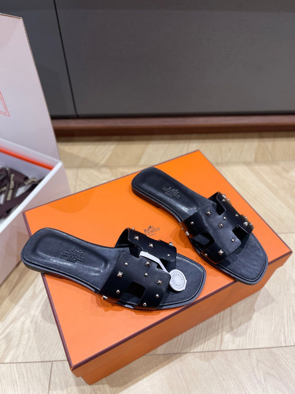 HM 25 Oran sandal Calfskin and Studs 245723