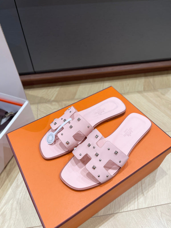 HM 25 Oran sandal Calfskin and Studs 245723