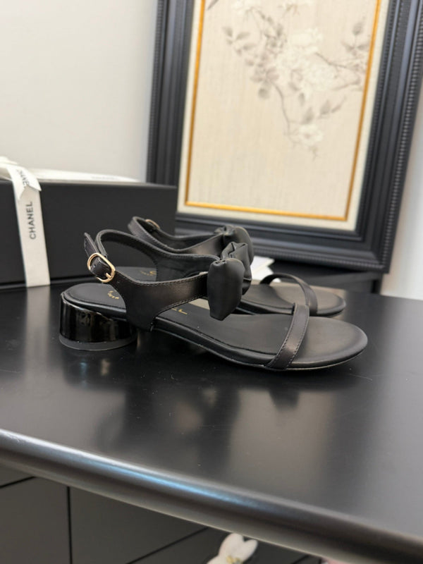 CC 25 Bow Attached Sandals Black Sheepskin 233421