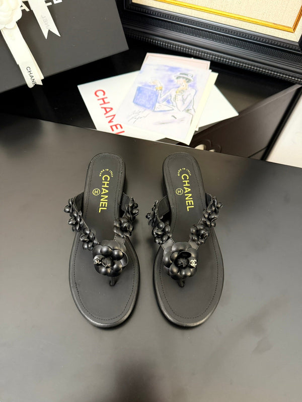 CC 25 Flower Thong Slippers Black Cowhide 233414