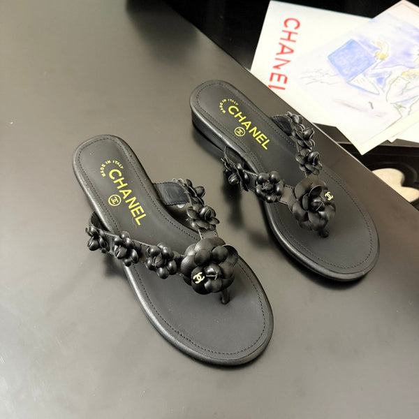 CC 25 Flower Thong Slippers Black Cowhide 233414