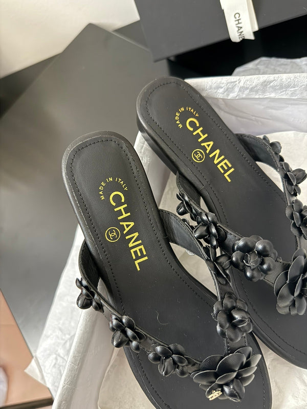 CC 25 Flower Thong Slippers Black Cowhide 233414