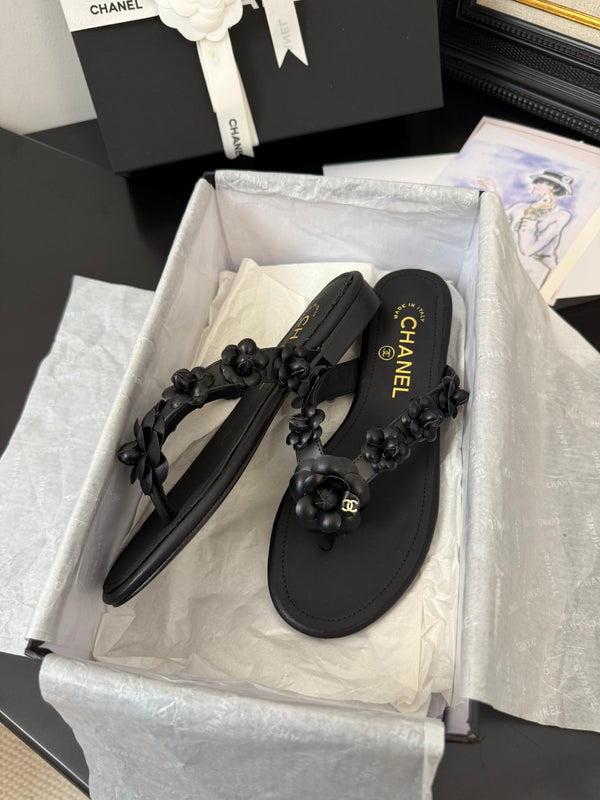 CC 25 Flower Thong Slippers Black Cowhide 233414