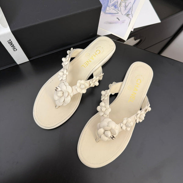 CC 25 Flower Thong Slippers White Cowhide 233415