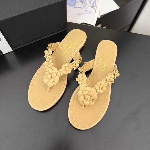 CC 25 Flower Thong Slippers Beige Cowhide 233417