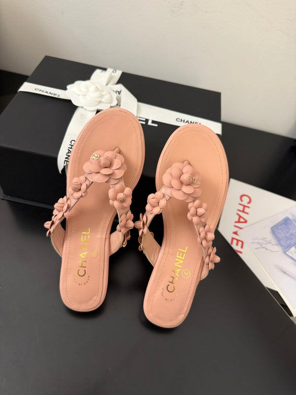 CC 25 Flower Thong Slippers Pink Cowhide 233418