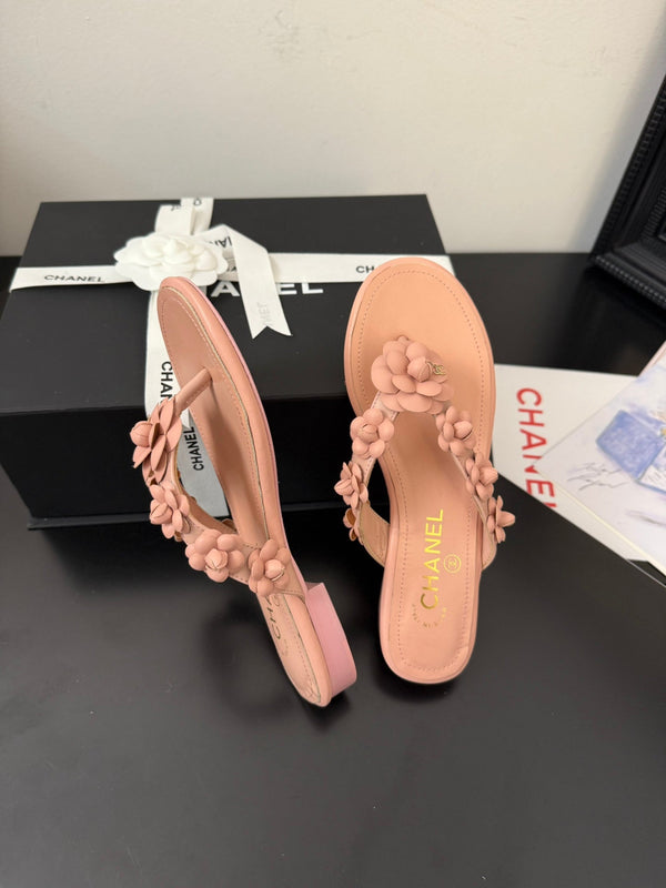 CC 25 Flower Thong Slippers Pink Cowhide 233418