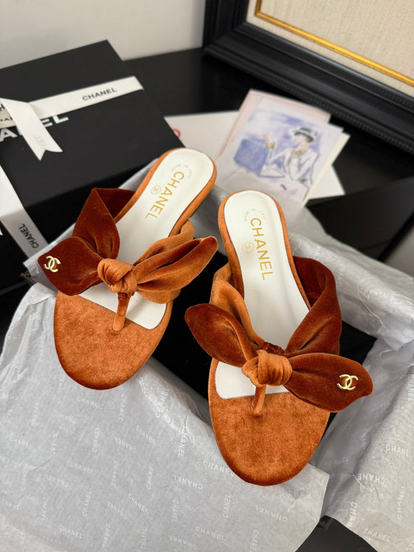 CC 25C Thong Sandal Bow Pumpkin Velvet fabric 233565
