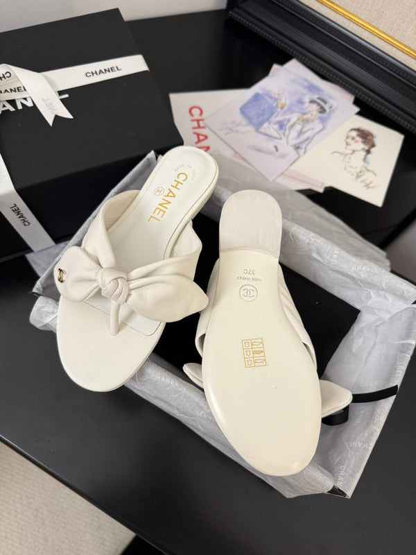 CC 25C Thong Sandal Bow White Lambskin 233563