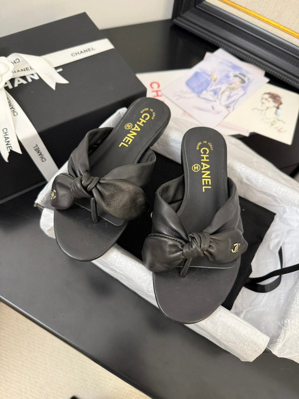 CC 25C Thong Sandal Bow Black Lambskin 233562