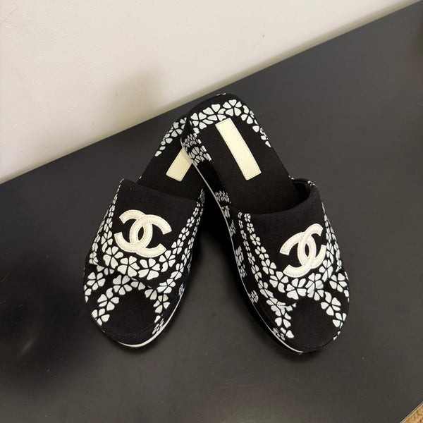 CC 25 Flower Slippers Black Fabric 330771