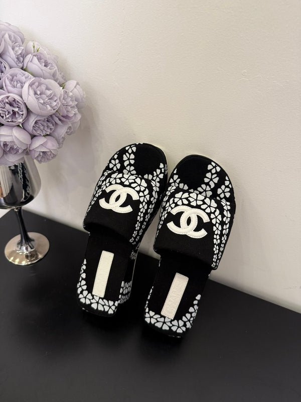 CC 25 Flower Slippers Black Fabric 330771