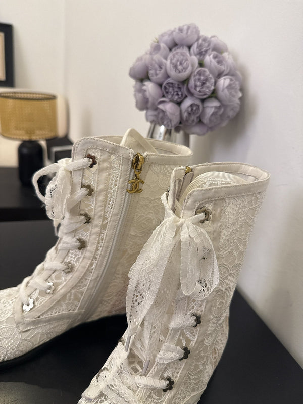 CC 25 Short Boot White Mesh 354921