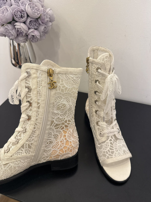 CC 25 Short Boot White Mesh 354921