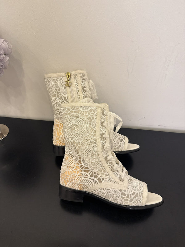 CC 25 Short Boot White Mesh 354921