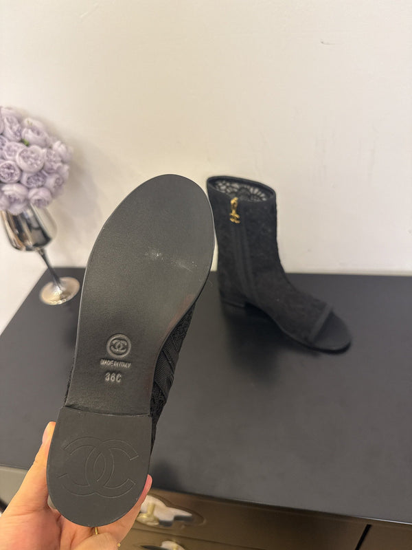 CC 25 Short Boot Black Mesh 354926