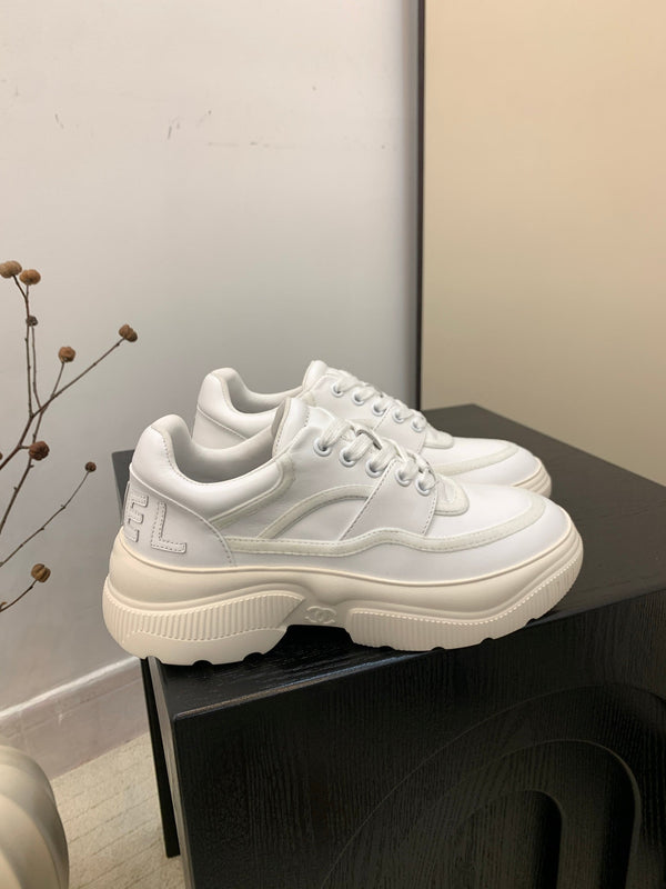 CC Alexander McQueen Sneakers White Mmooth Calfskin 537188