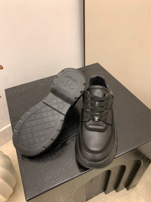 CC Alexander McQueen Sneakers Black Mmooth Calfskin 537189