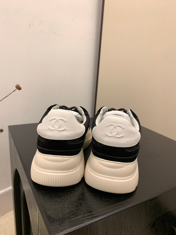 CC Alexander McQueen Sneakers Black White Leather and Ceiling Fabric 537190