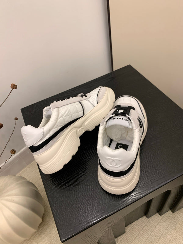 CC Alexander McQueen Sneakers Cream Gray Black Leather and Ceiling Fabric 537191