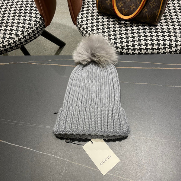 BEANIE HAT IN DOVE GRAY WOOL 403395