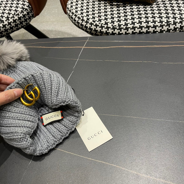 BEANIE HAT IN DOVE GRAY WOOL 403395