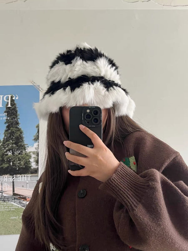 CAPPELLO A SECCHIELLO IN PILE BIANCO E NERO 412798